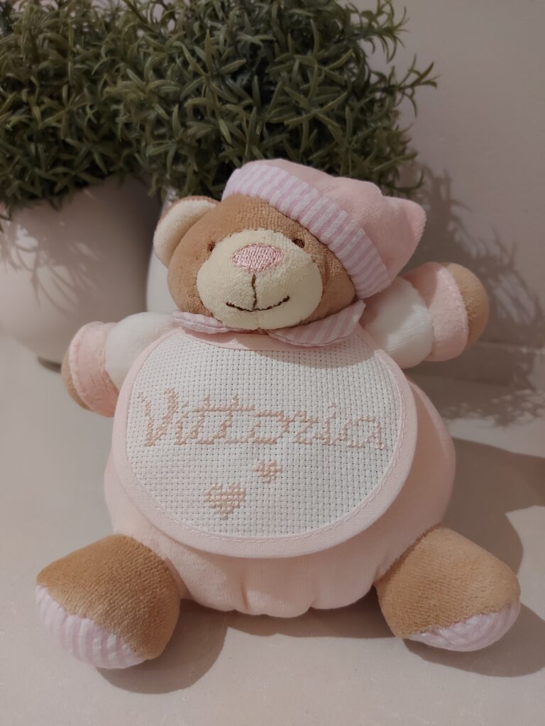 porta ciuccio personalizzato con nome a punto croce